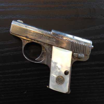 Pistolet Liliput, calibre 4,25, acier et nacre, Autriche, 1926