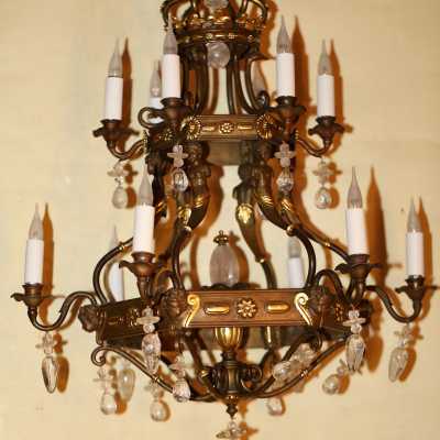 Lustre en bronze style Louis XIII