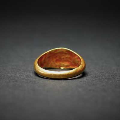 Bague en or et grenat romaine, Ier siècle