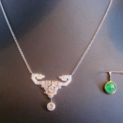 Collier en or blanc, platine, diamants et une émeraude d’époque Art Déco