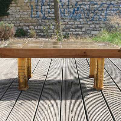 Table basse en céramique dorée. Année 1970