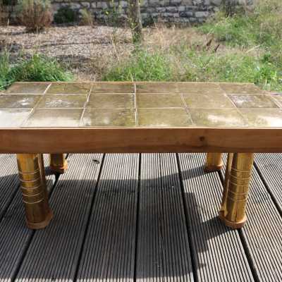 Table basse en céramique dorée. Année 1970