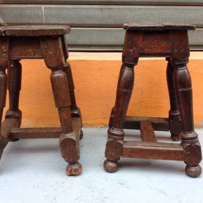 Deux tabourets en noyer/ Deux stools in walnut 17eme