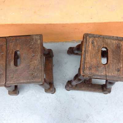 Deux tabourets en noyer/ Deux stools in walnut 17eme