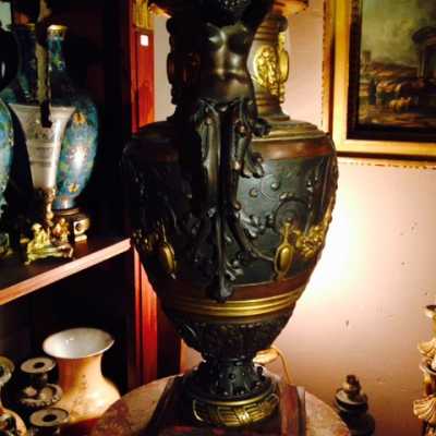 Grand vase en bronze patiné et doré monté en lampe d'époque Napoléon III