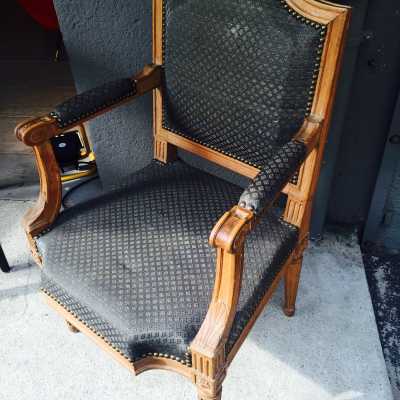 Paire de fauteuils style Louis XVI
