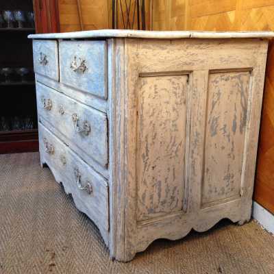 Commode rustique patinée, XVIIIème siècle