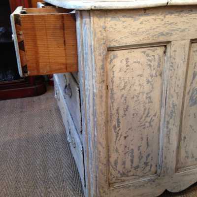 Commode rustique patinée, XVIIIème siècle