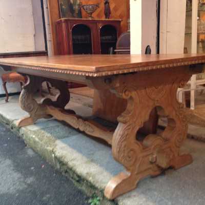 Table de salle à manger en chêne néoclassique