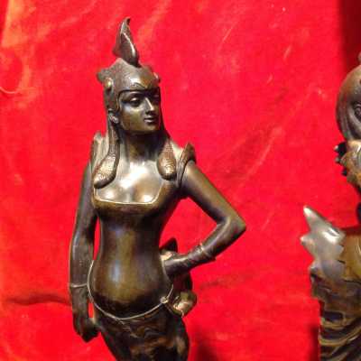 Deux sculptures en bronze, femmes costumées en coq et poule