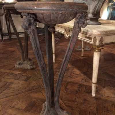 Suite de 4 pots à feux en fonte de fer XIX éme