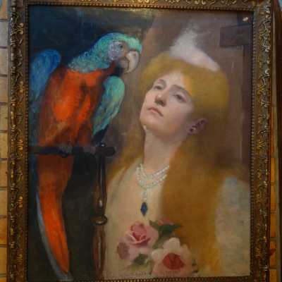 "Jeune femme au perroquet", signée "de La Chassagne - Grosse" (1800-1900), XIXème siècle