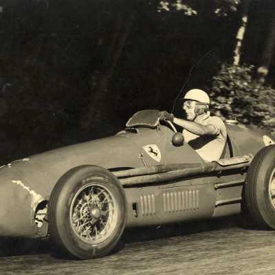 Louis Volloresi sur Ferrari par Louis Klemntarski, circa 1954