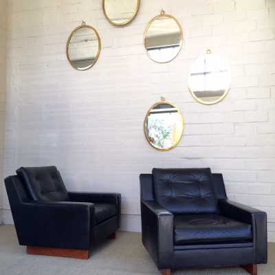 Paire de fauteuils en cuir noir, XXème siècle