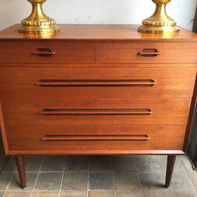 Commode danoise estampillée, XXème siècle