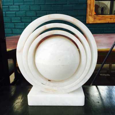 Lampe boule en albâtre, XXème siècle