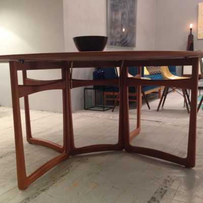 Table de Peter Hvidt en teck massif fin 1950’s