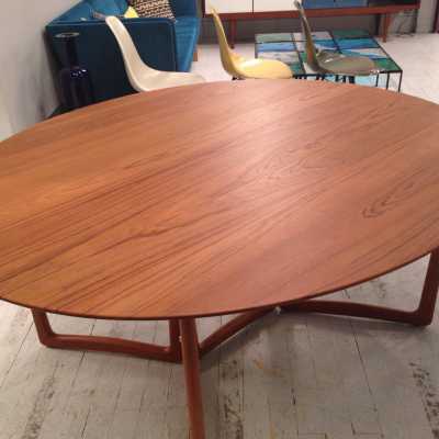 Table de Peter Hvidt en teck massif fin 1950’s