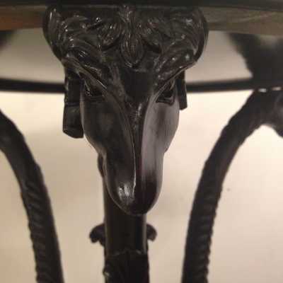 Paire de guéridons à têtes de mouflons, XXème siècle