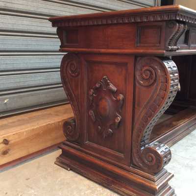 Table de milieu en noyer Henry II