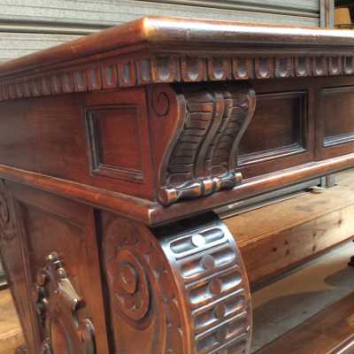 Table de milieu en noyer Henry II