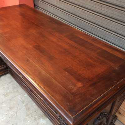 Table de milieu en noyer Henry II