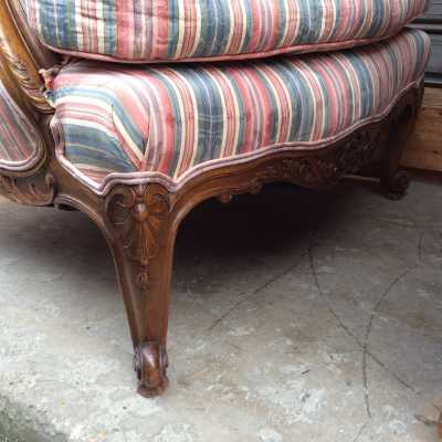 Paire de larges bergères de style louis XV