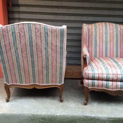 Paire de larges bergères de style louis XV