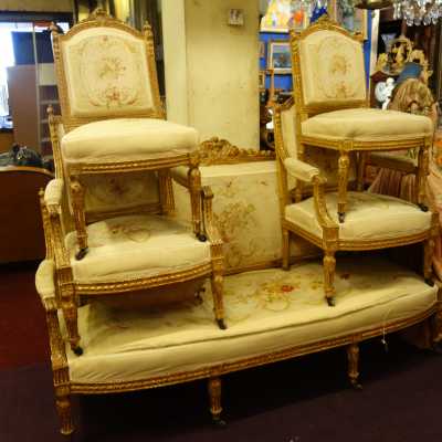 Salon d'époque Napoléon III, modèle à la Reine en bois doré, circa 1880