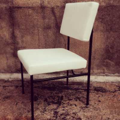 Suite de 8 chaises P60 d’Antoine Philippon et Jacqueline Lecoq, 1960