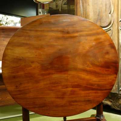 Table à plateau basculant Gatelage dite « à la vigneronne », début du XIXème siècle