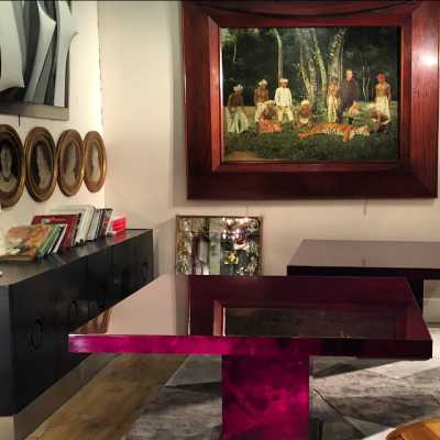 Paire de tables Aldo Tura XXe, huile sur toile signée "Chasse au Tigre" 1912, série de six médaillons en "trompe-l'œil" circa 1840, enfilade à cinq portes en chêne circa 1970
