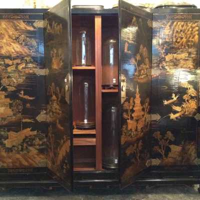 Armoire dans le goût de Jansen