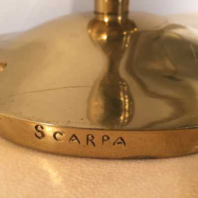 Lampe en bronze doré signé Scarpa, XXème siècle