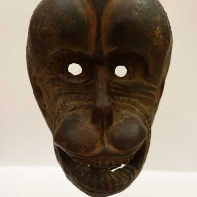 Masque du Bhoutan en bois sculpté daté du début du XIXe siècle