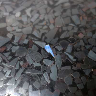 Table de salle a manger, hématite et lapis-lazuli, Ado Chale