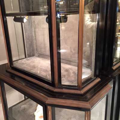 Paire de vitrines dans le goût de Jansen