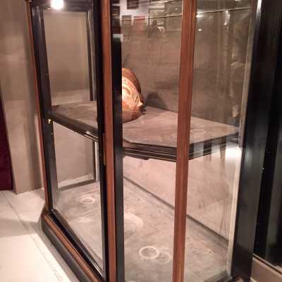 Paire de vitrines dans le goût de Jansen