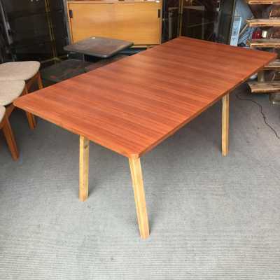 Table à manger de Joseph André Motte ed. Charon circa 1956