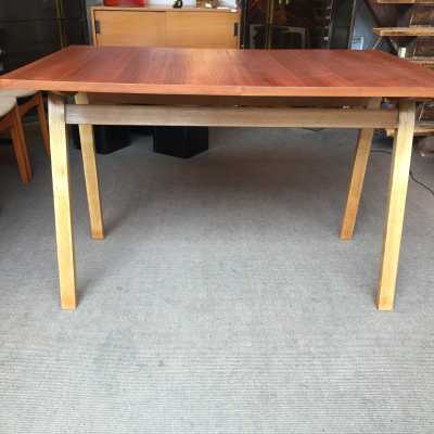 Table à manger de Joseph André Motte ed. Charon circa 1956