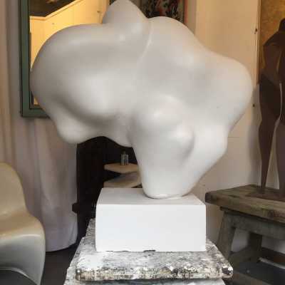 Imposante sculpture abstraite en plâtre de May Zao
