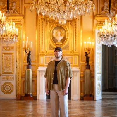 Portrait Jeremy Pradier Jeauneau hotel de la marine